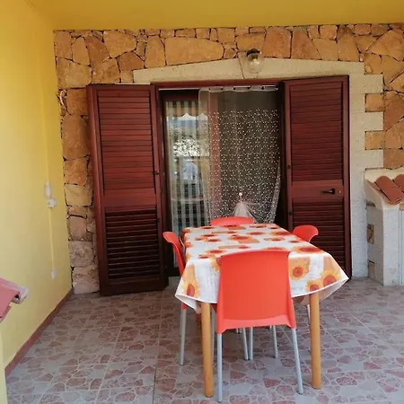 Semesterbostad La Clessidra Tanaunella